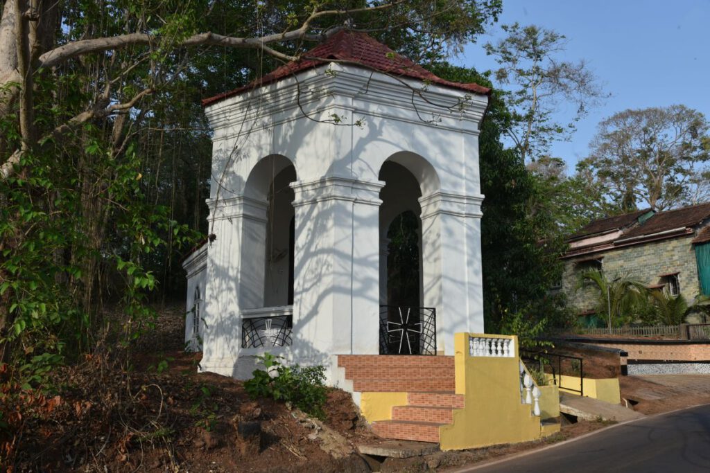 Holy Cross Chapel, Furtavaddo